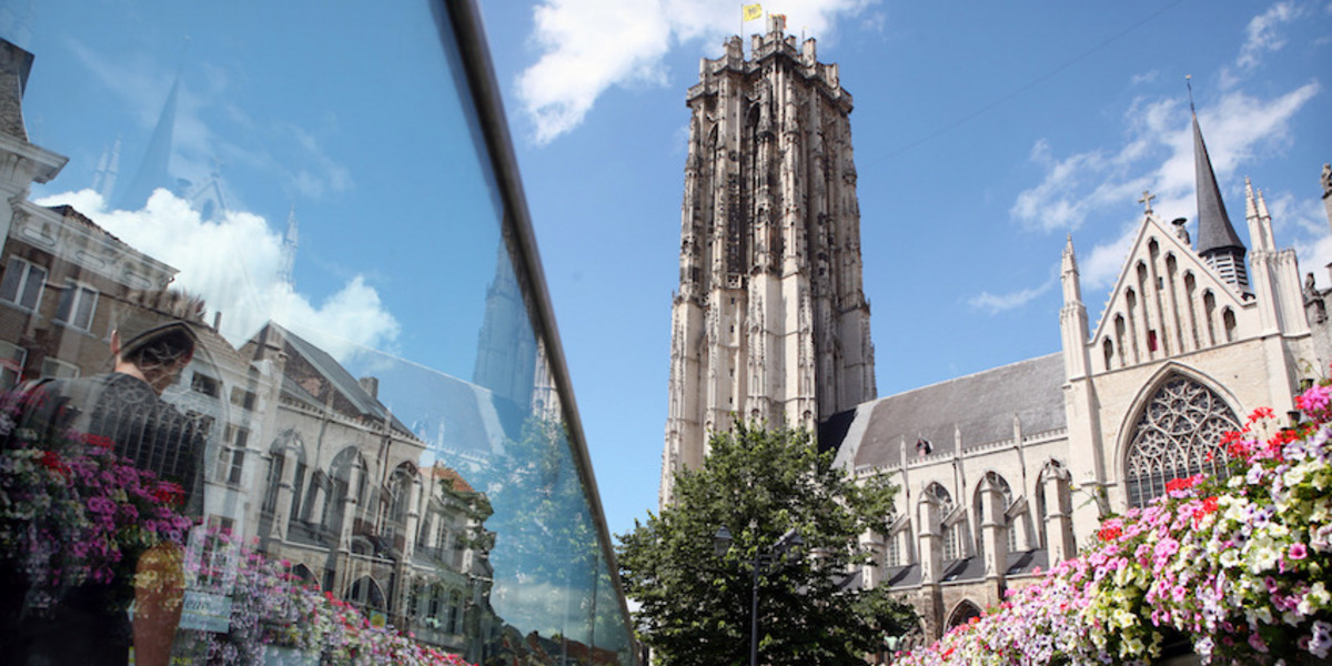 Blick auf den St. Romboots-Turm in Mechelen